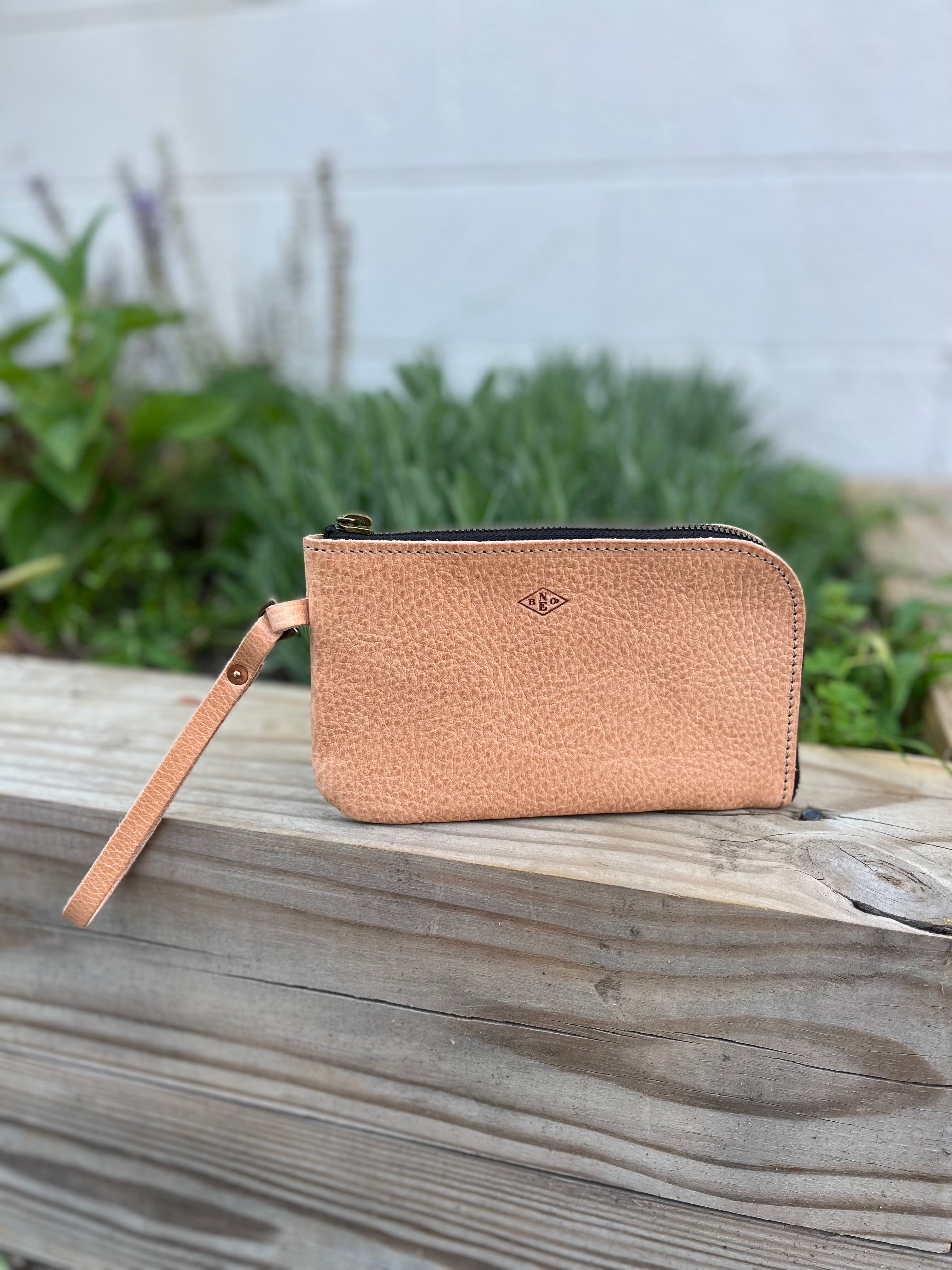 Wristlet sale clutch wallet